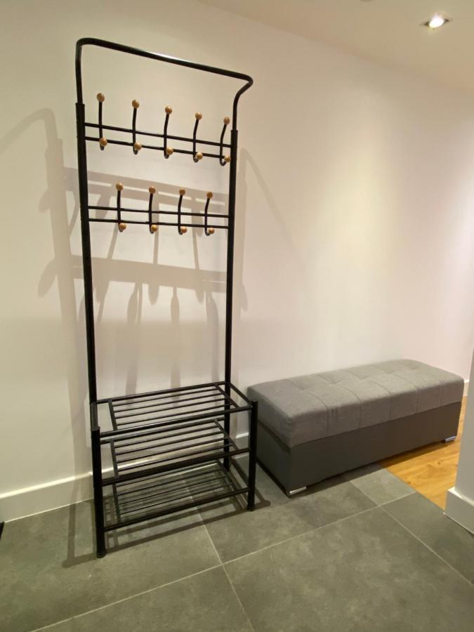 Chic 3 Bedroom Flat With Private Terrace In Holloway Near Finsbury Park London Bagian luar foto