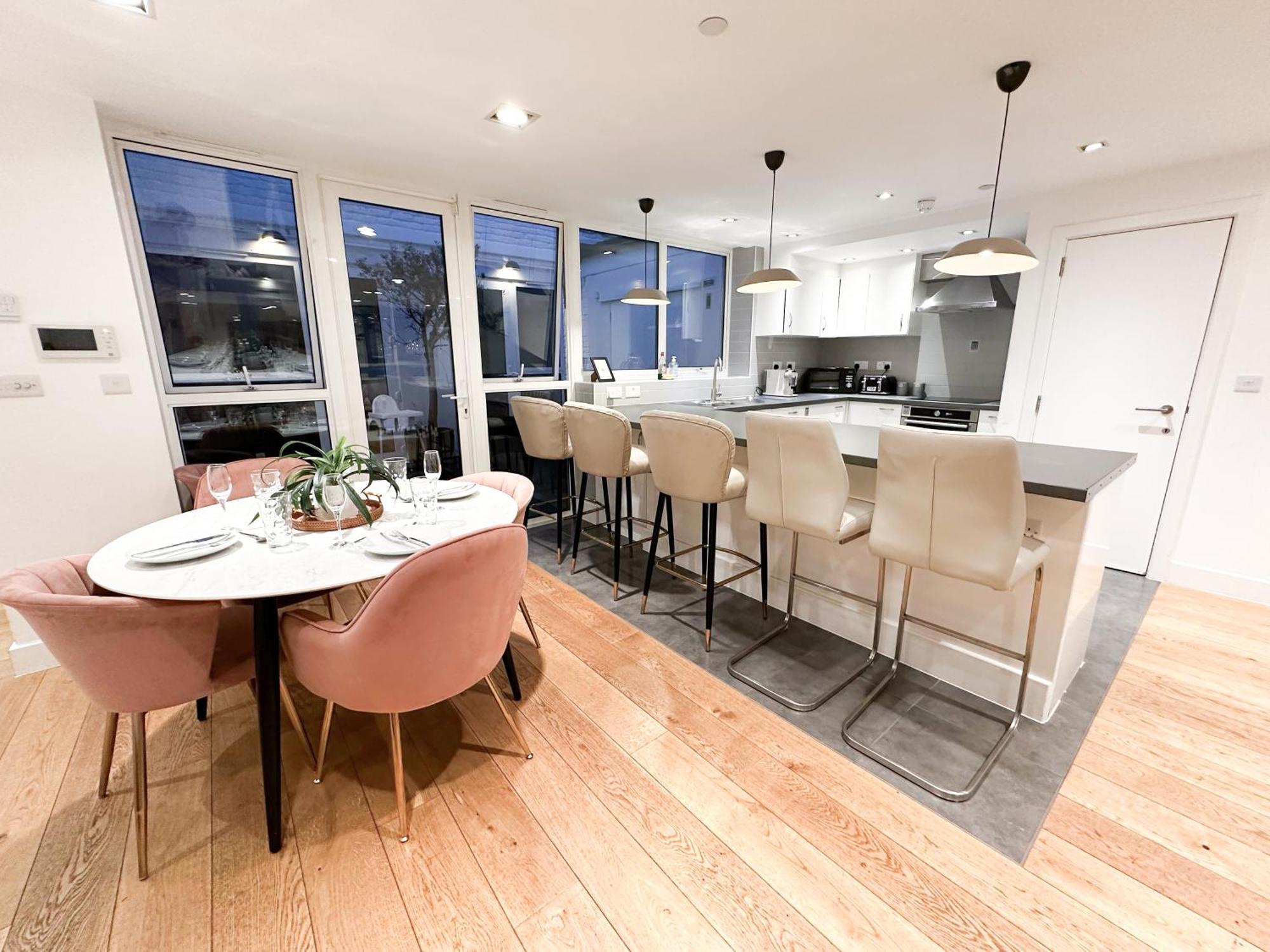Chic 3 Bedroom Flat With Private Terrace In Holloway Near Finsbury Park London Bagian luar foto