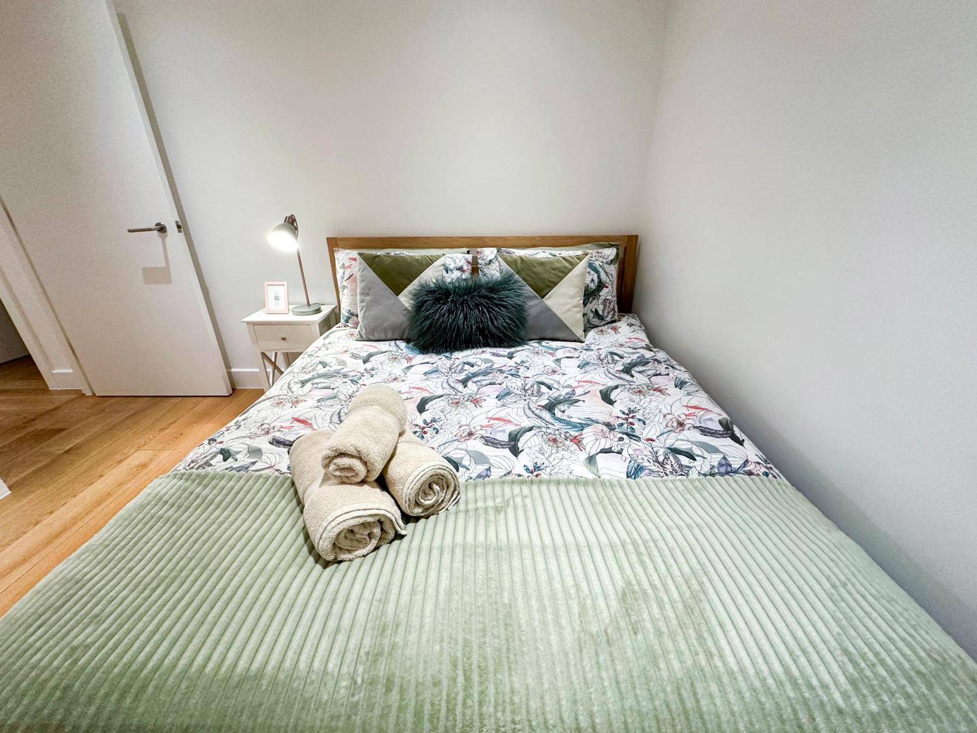 Chic 3 Bedroom Flat With Private Terrace In Holloway Near Finsbury Park London Bagian luar foto