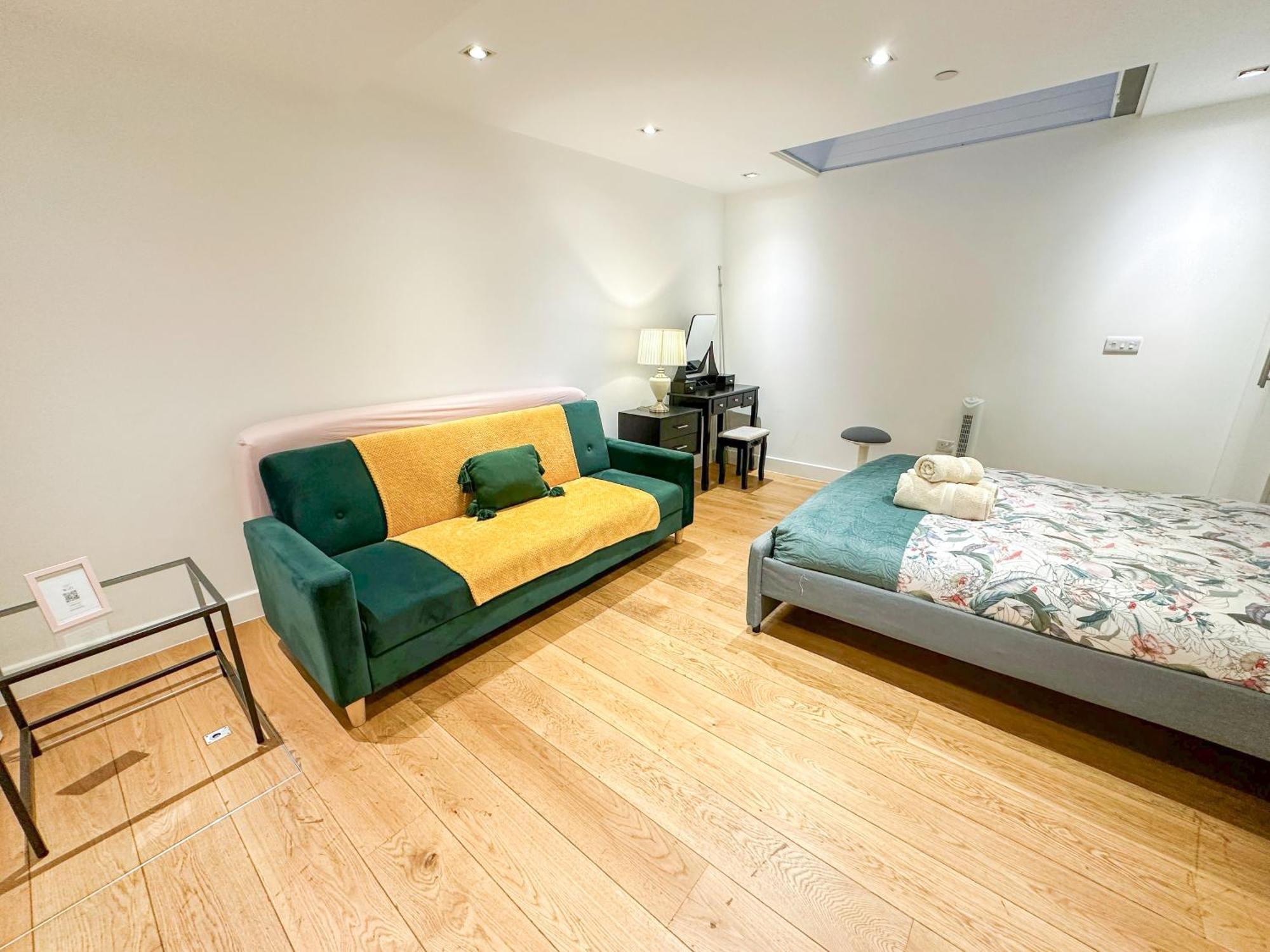 Chic 3 Bedroom Flat With Private Terrace In Holloway Near Finsbury Park London Bagian luar foto