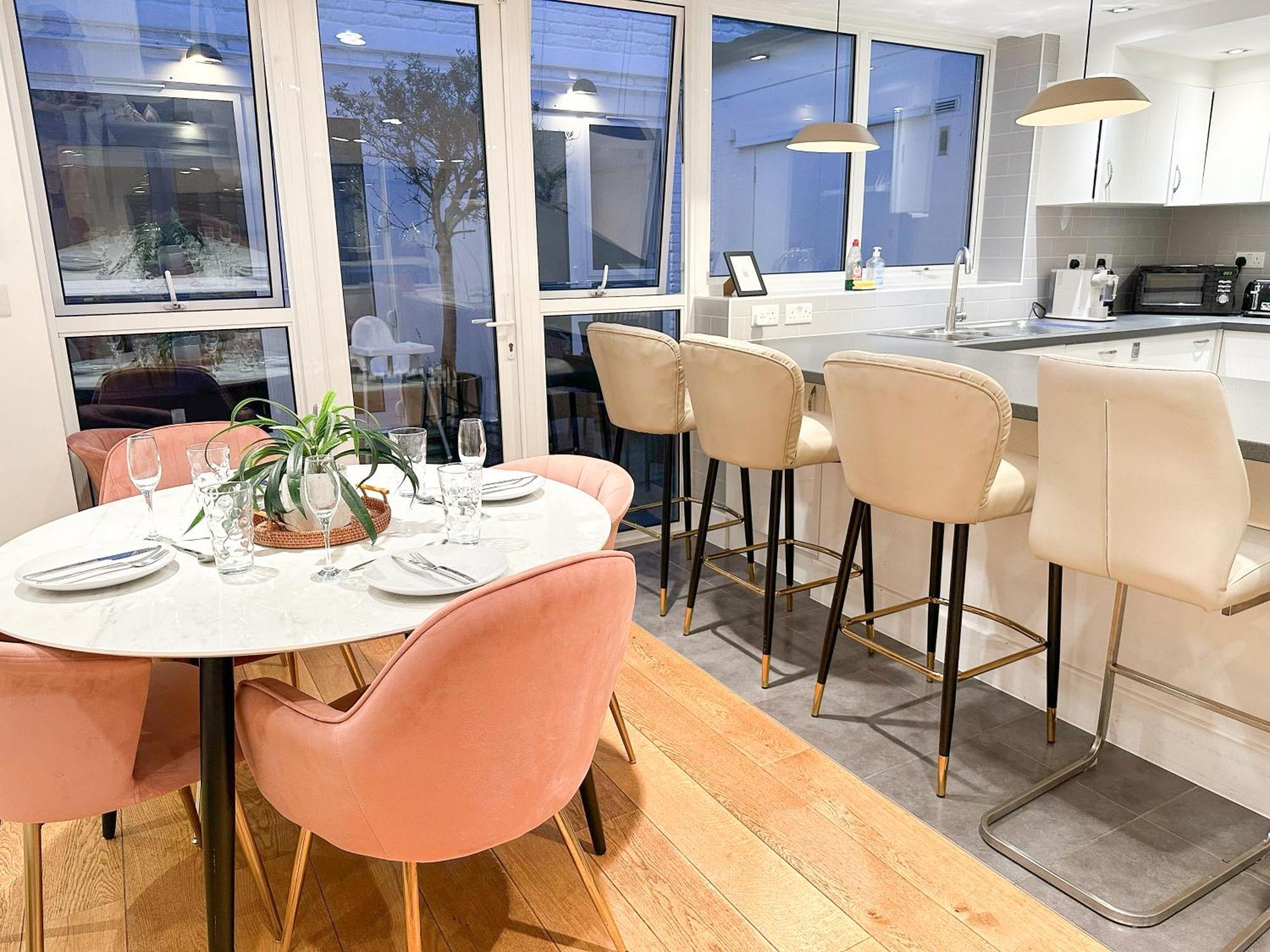 Chic 3 Bedroom Flat With Private Terrace In Holloway Near Finsbury Park London Bagian luar foto