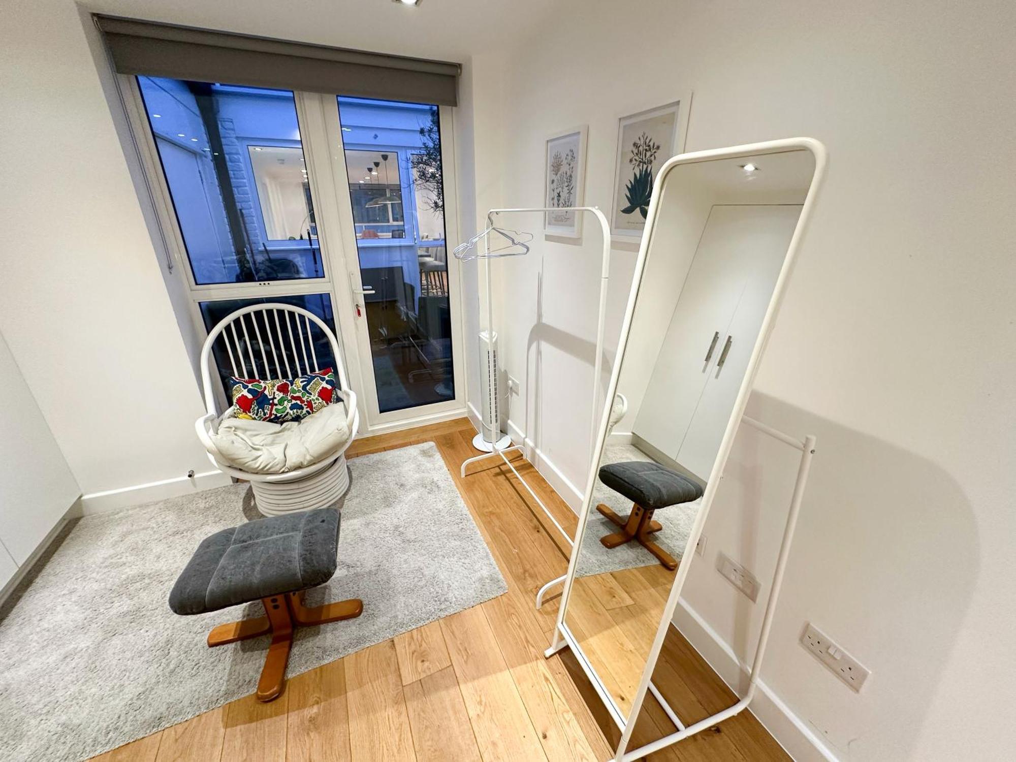 Chic 3 Bedroom Flat With Private Terrace In Holloway Near Finsbury Park London Bagian luar foto