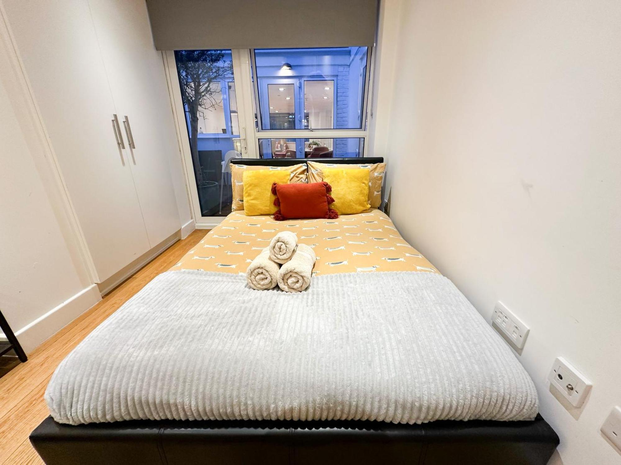 Chic 3 Bedroom Flat With Private Terrace In Holloway Near Finsbury Park London Bagian luar foto