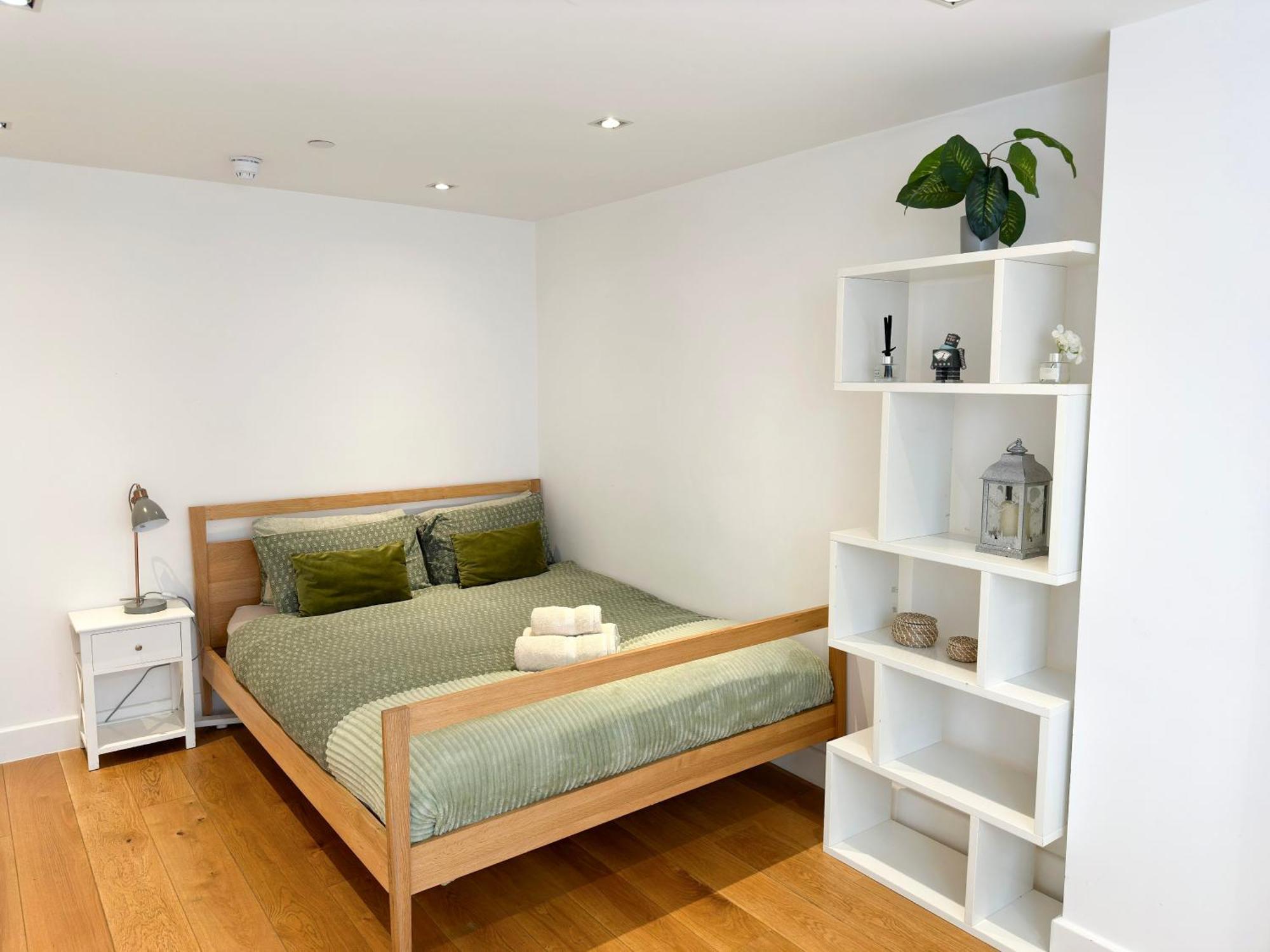 Chic 3 Bedroom Flat With Private Terrace In Holloway Near Finsbury Park London Bagian luar foto