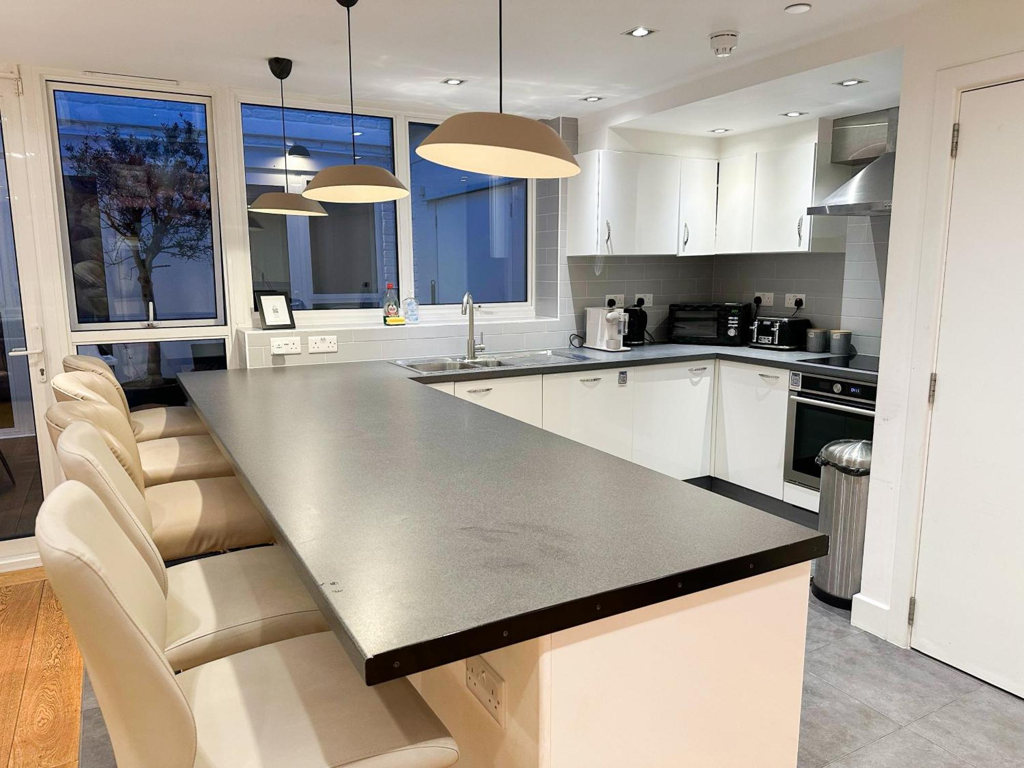 Chic 3 Bedroom Flat With Private Terrace In Holloway Near Finsbury Park London Bagian luar foto