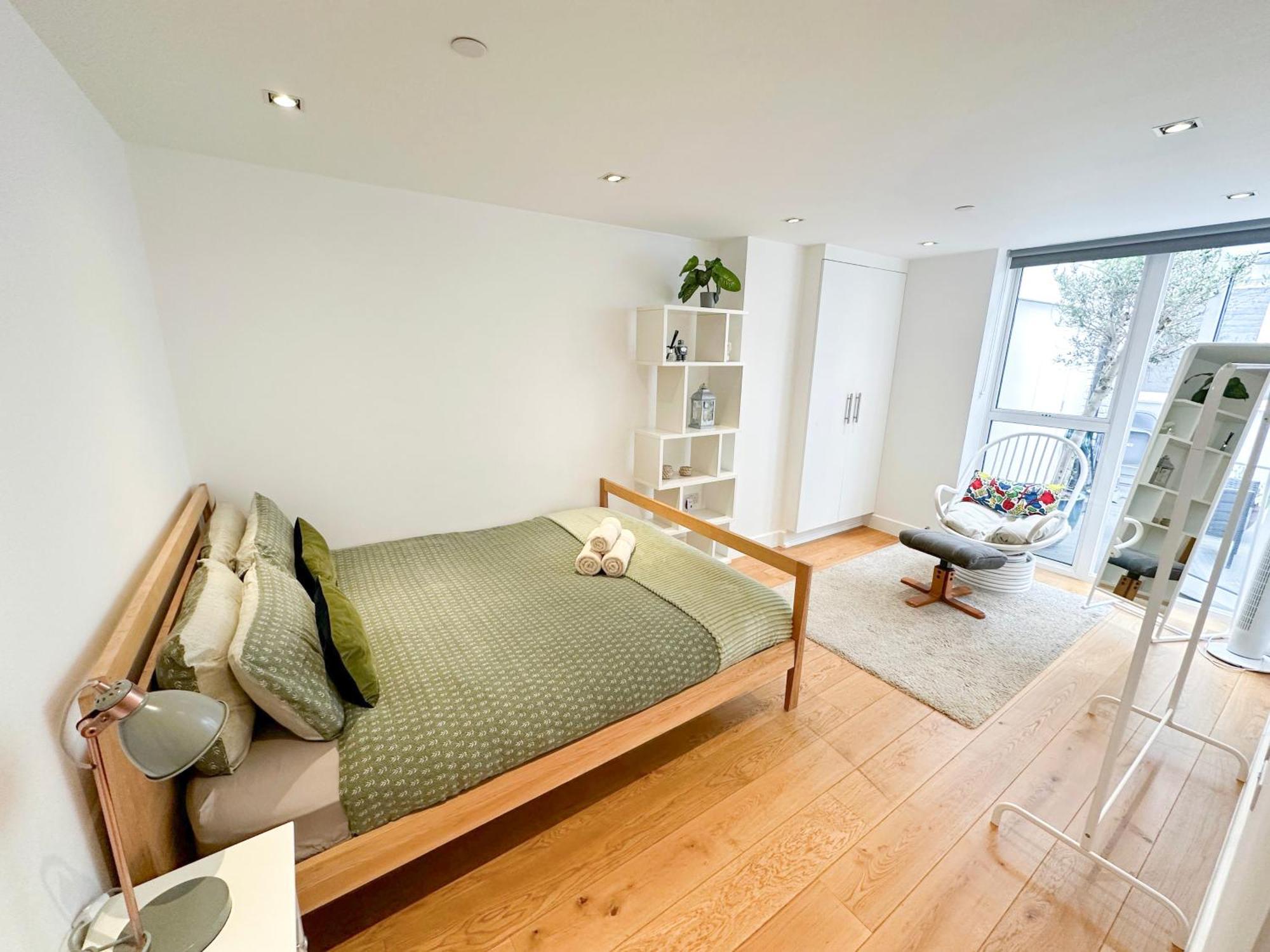 Chic 3 Bedroom Flat With Private Terrace In Holloway Near Finsbury Park London Bagian luar foto