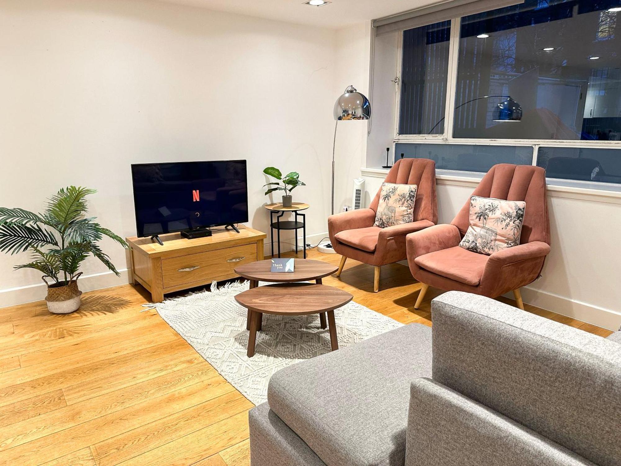 Chic 3 Bedroom Flat With Private Terrace In Holloway Near Finsbury Park London Bagian luar foto
