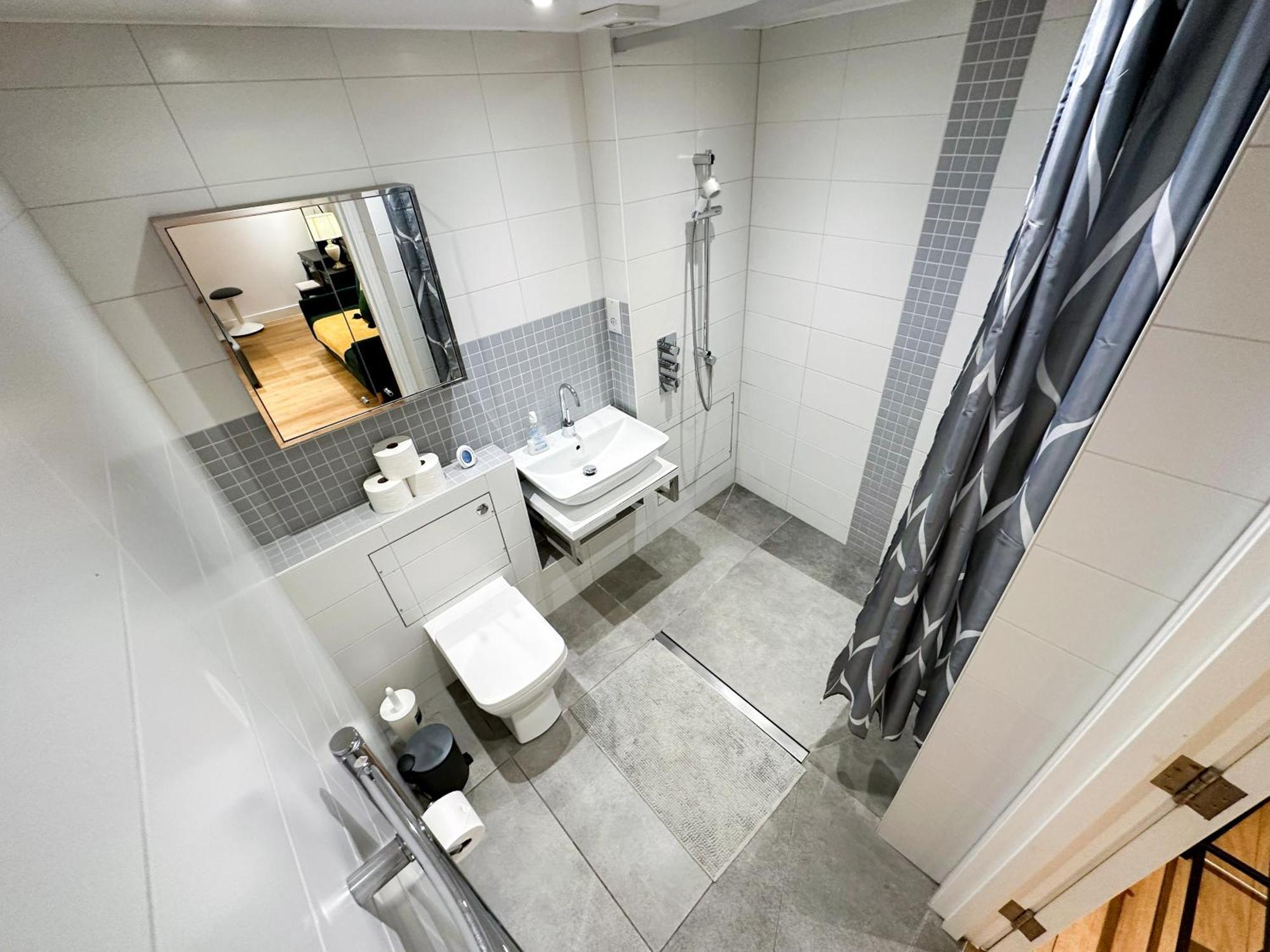 Chic 3 Bedroom Flat With Private Terrace In Holloway Near Finsbury Park London Bagian luar foto
